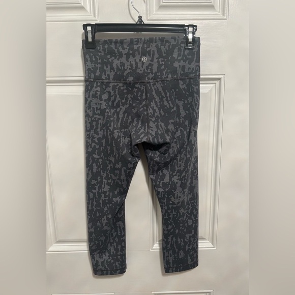 Lululemon Wunder Train High-Rise Tight 25” Gray Camo Print Leggings Size 6 - Picture 12 of 12